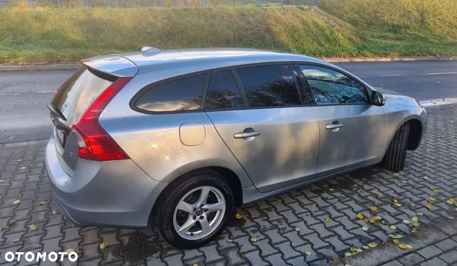 Volvo V60 D4 Geartronic Kinetic - 3