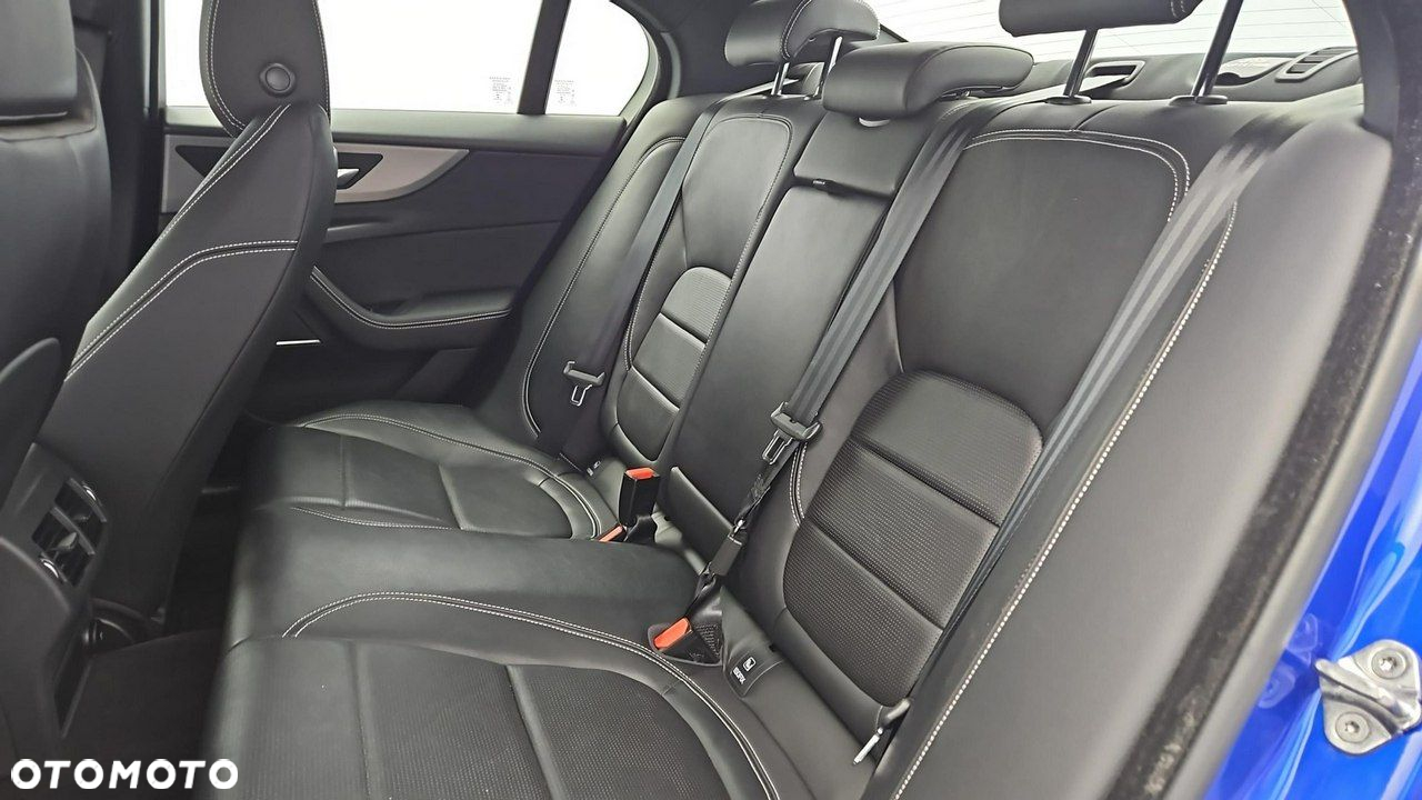 Jaguar XE 2.0 P250 R-Dynamic S - 16