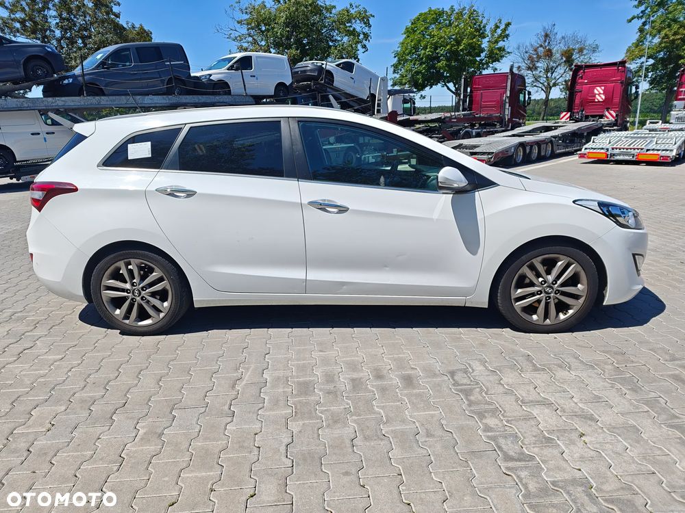 Hyundai i30 1.6 CRDi Fifa World Cup Edition - 4