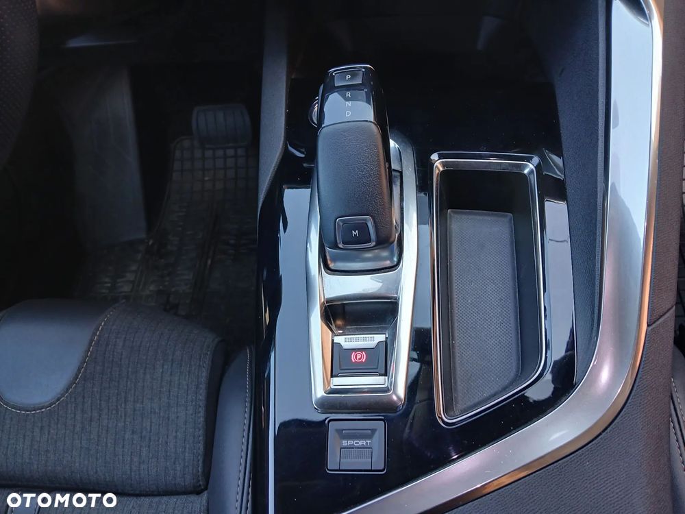 Peugeot 5008 1.6 PureTech GT Line S&S EAT8 - 28