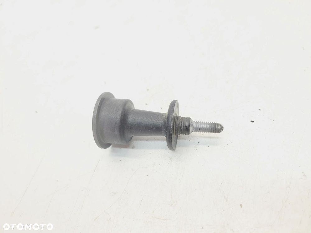 ŚRUBA UCHWYT LAMPY AUDI A4 B7 B8 AVANT 8E0945246 - 2