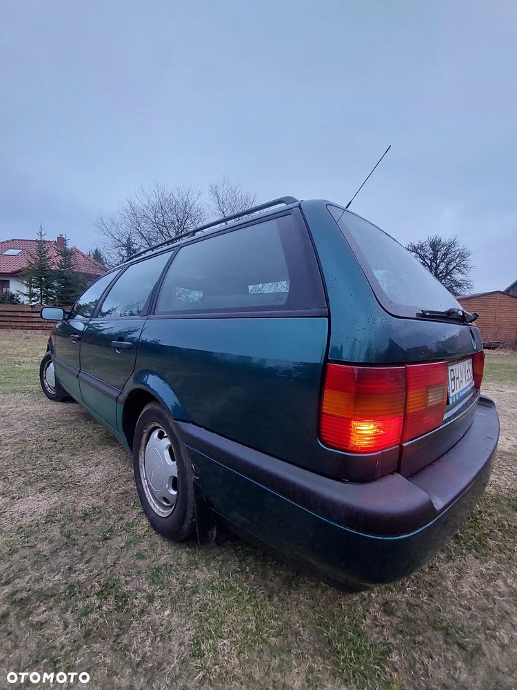 Volkswagen Passat 1.9 TD CL - 4