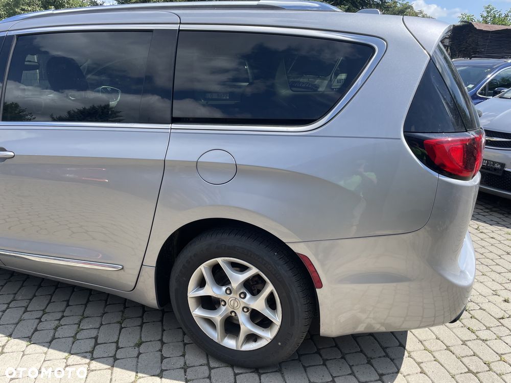 Chrysler Pacifica - 7