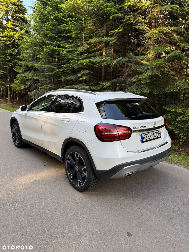 Mercedes-Benz GLA 250 7G-DCT - 7