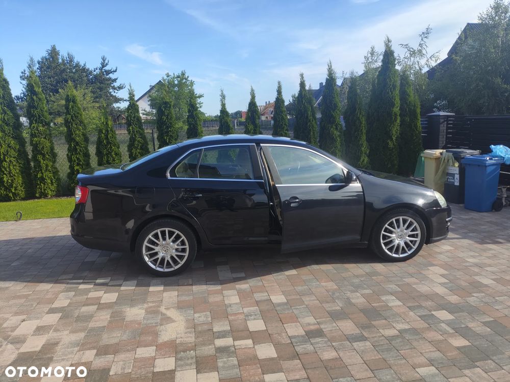 Volkswagen Jetta - 10