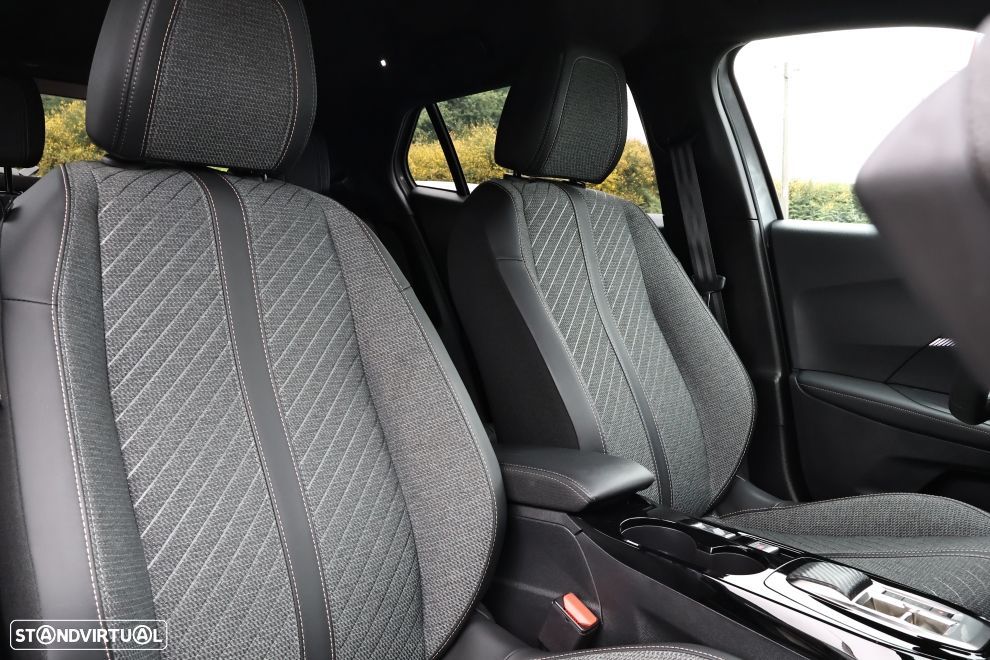 Peugeot 2008 1.2 Hybrid Allure e-DCS6 - 12