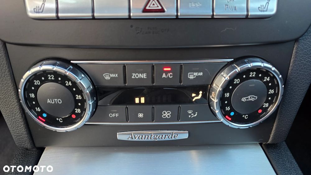 Mercedes-Benz Klasa C 180 BlueEFFICIENCY Avantgarde - 19