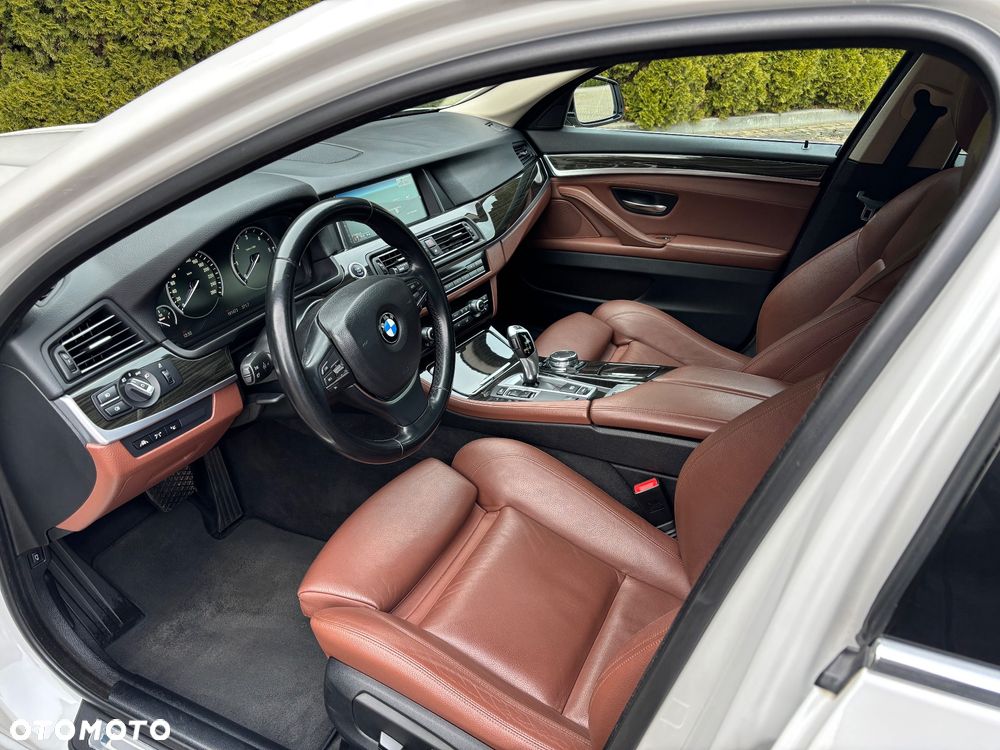 BMW Seria 5 520d Luxury Line - 12
