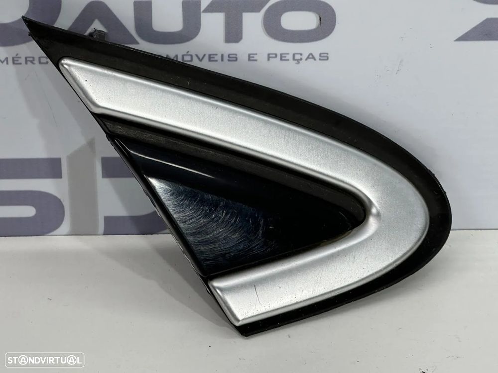 Friso / Triângulo Guarda Lamas Direito - Volvo V40 (2013) - 1