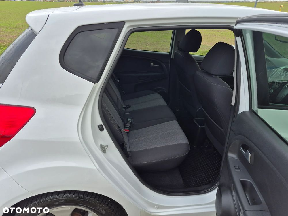 Kia Venga - 10