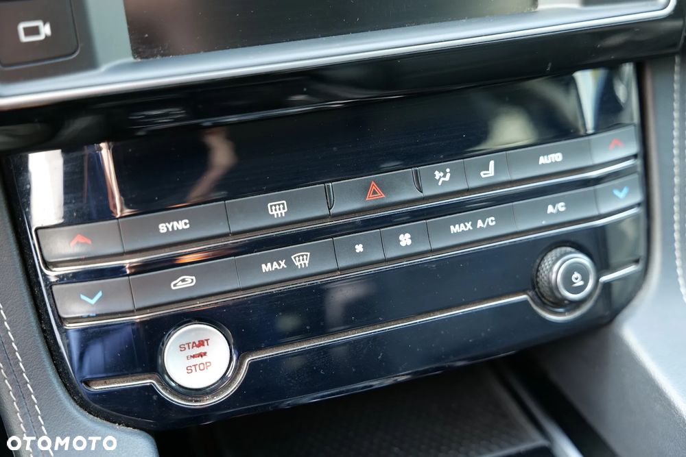 Jaguar F-Pace 2.0 i4D AWD Prestige - 22