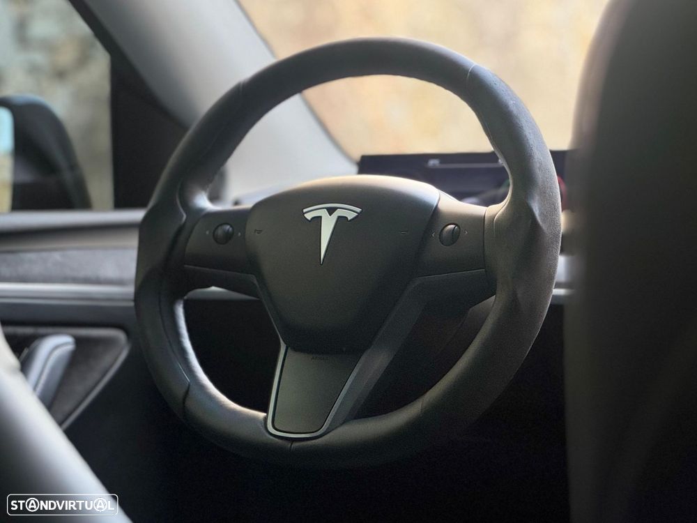 Tesla Model Y Long Range Dual Motor AWD - 12
