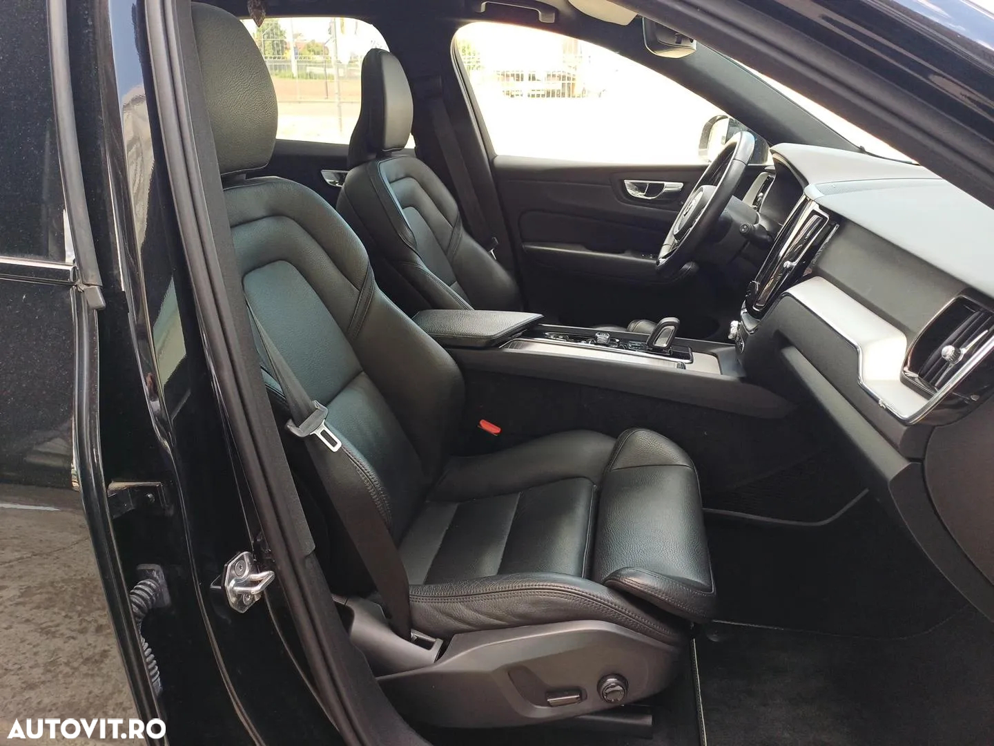 Volvo XC 60 T8 Twin Engine AWD Momentum - 24