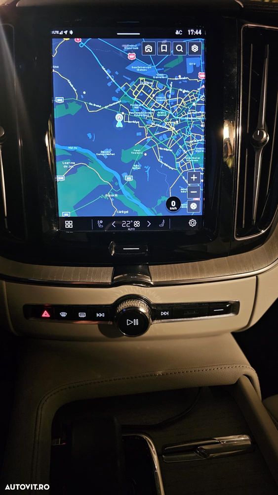 Volvo XC 60 Recharge T8 AWD AT Ultimate Dark - 19