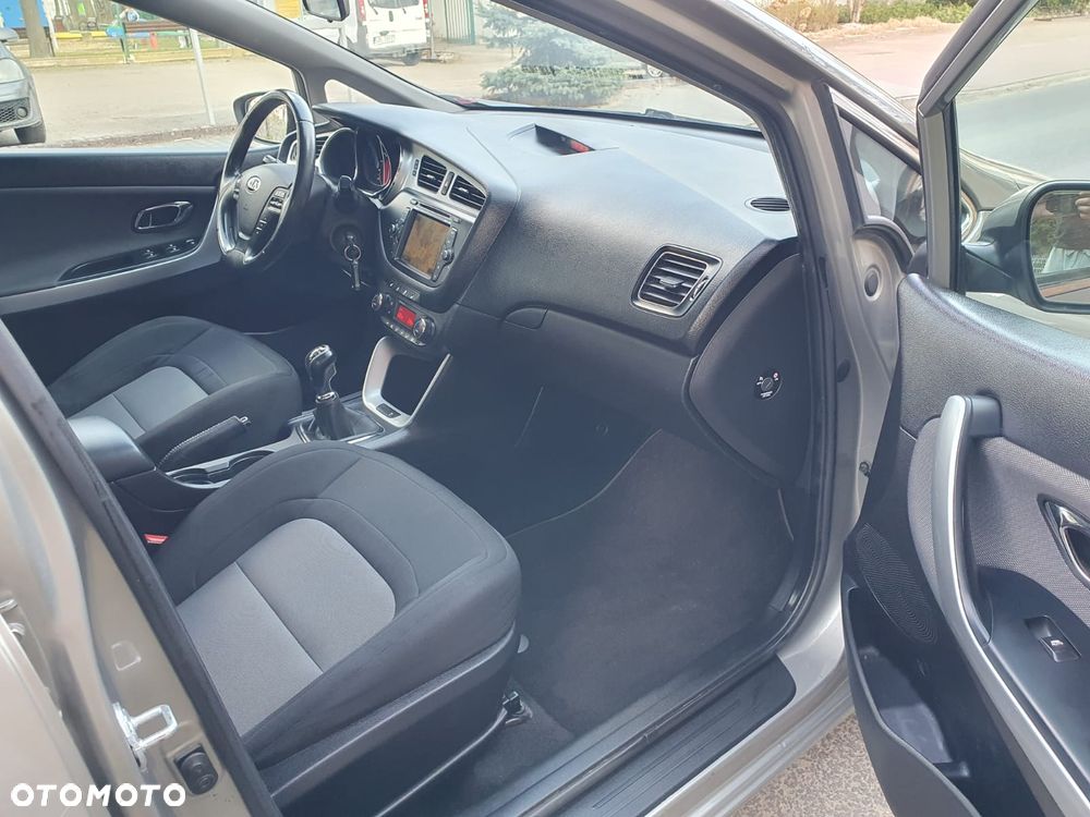 Kia Ceed 1.6 GDI Spirit - 12