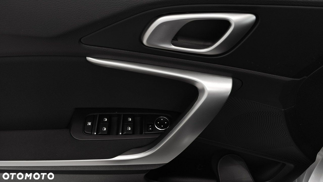 Kia Ceed - 8