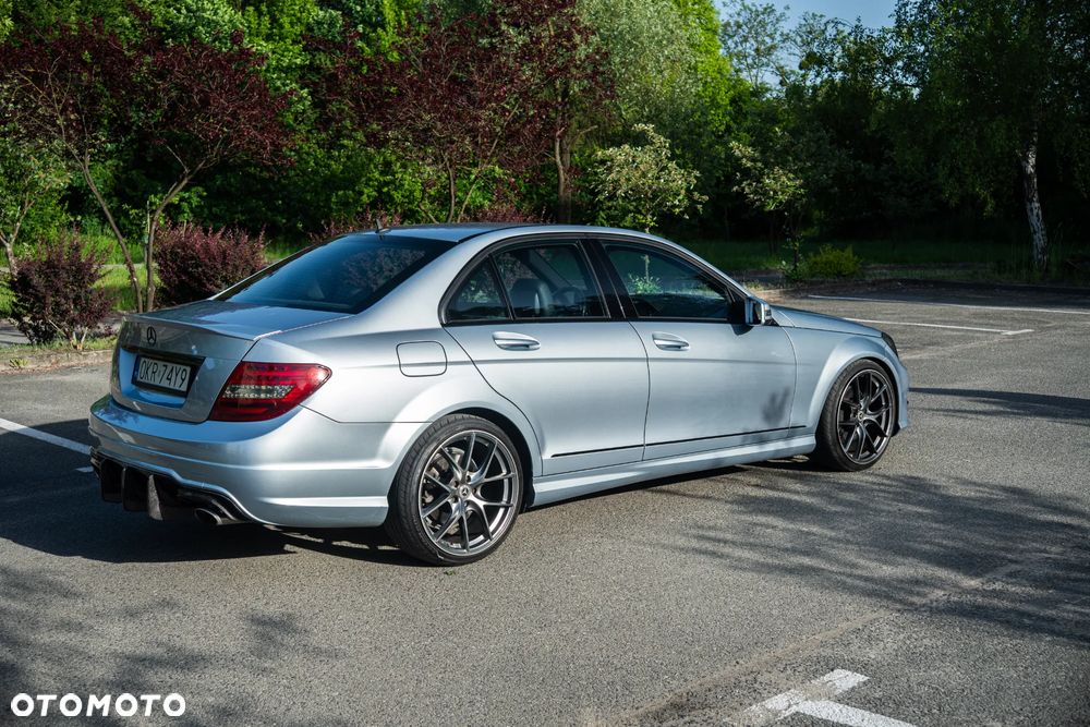 Mercedes-Benz Klasa C 350 BlueEff 4-Matic Avantgarde - 1