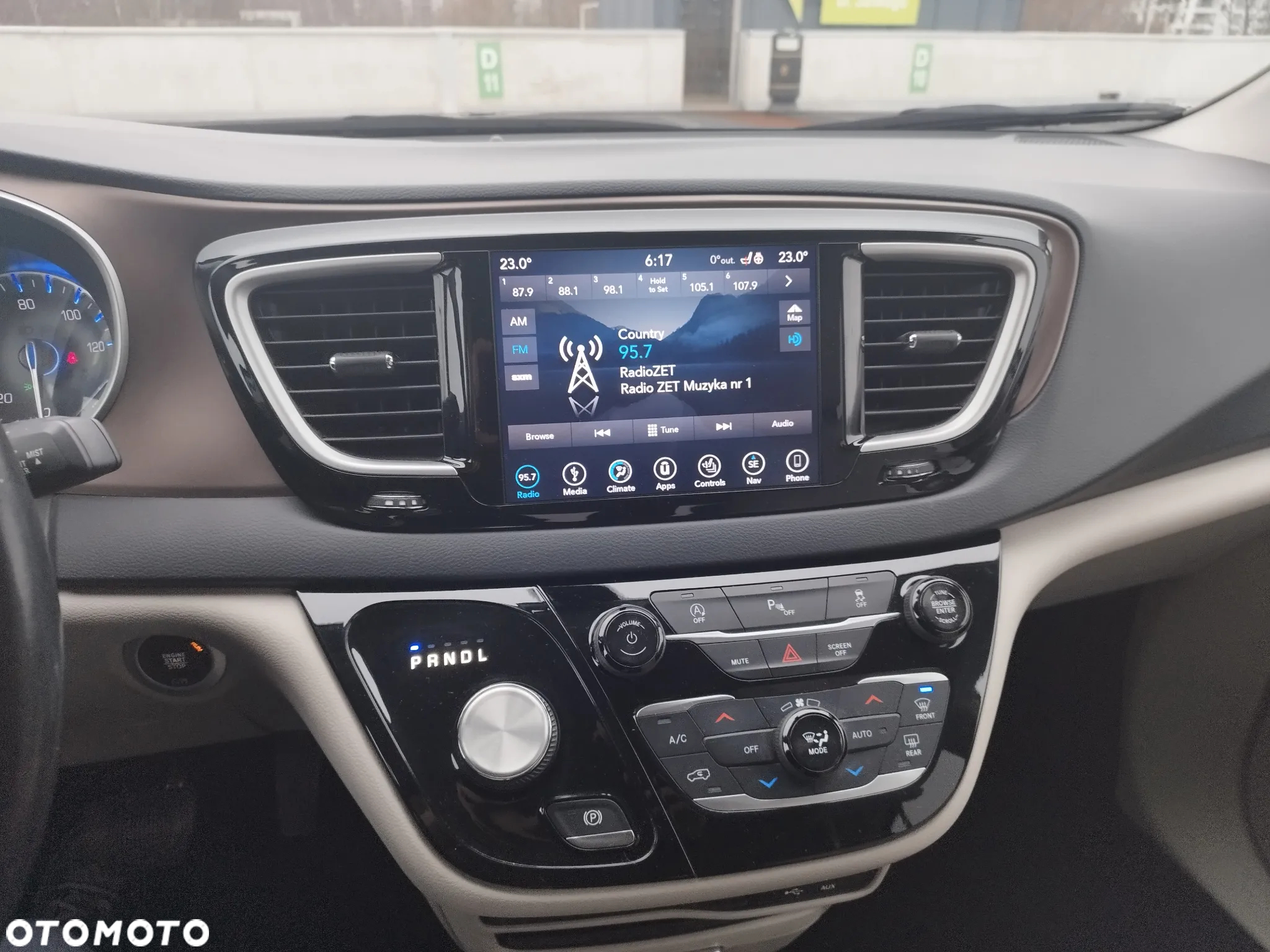 Chrysler Pacifica - 26