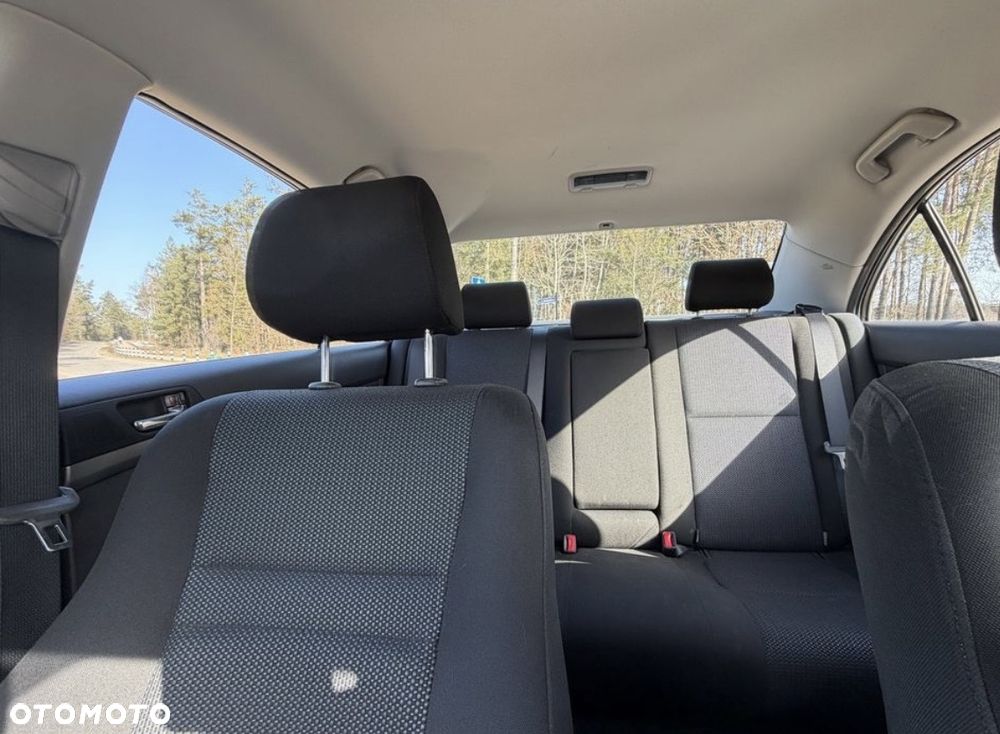 Toyota Avensis 2.0 D-4D Premium - 8