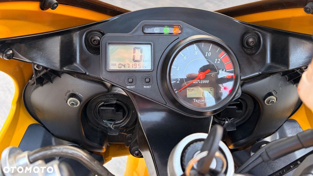 Triumph Daytona - 15