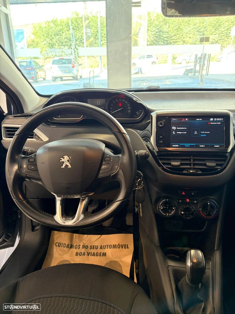 Peugeot 208 PureTech 82 Style - 12