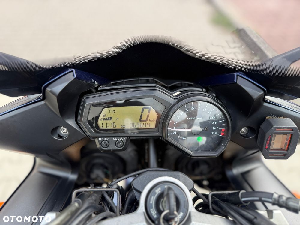 Yamaha FZ - 27