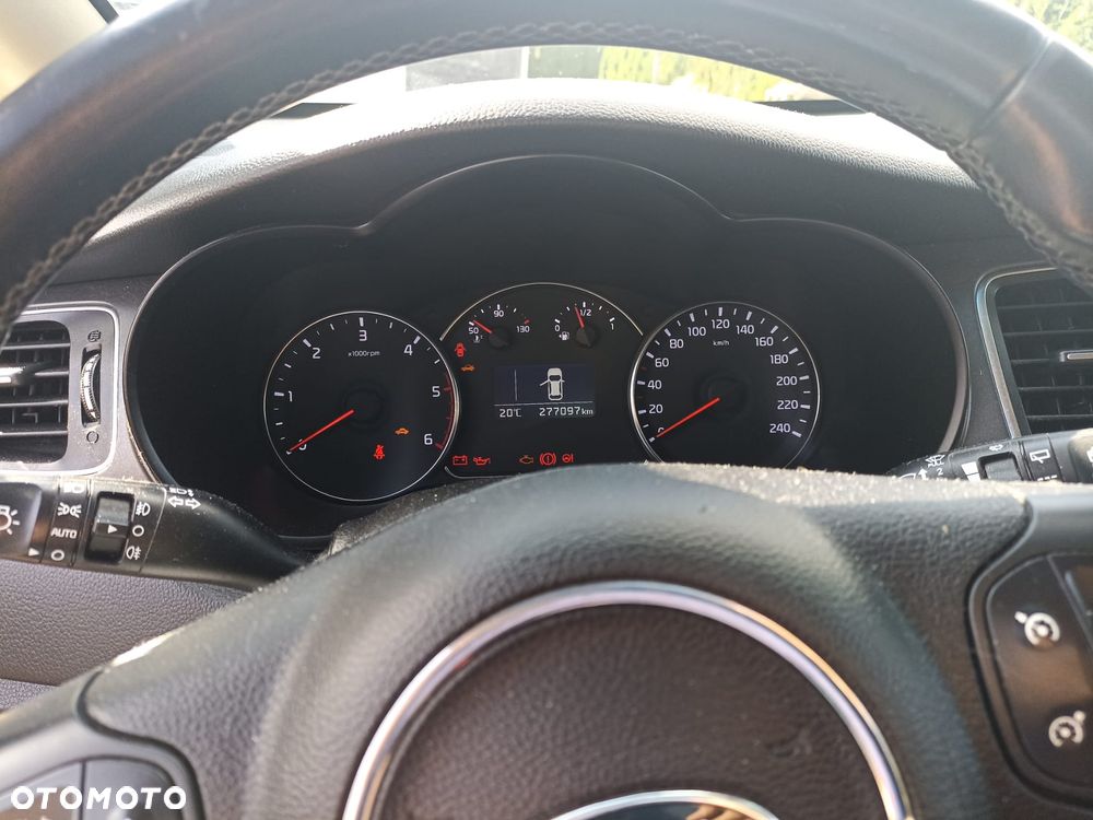 Kia Carens - 9