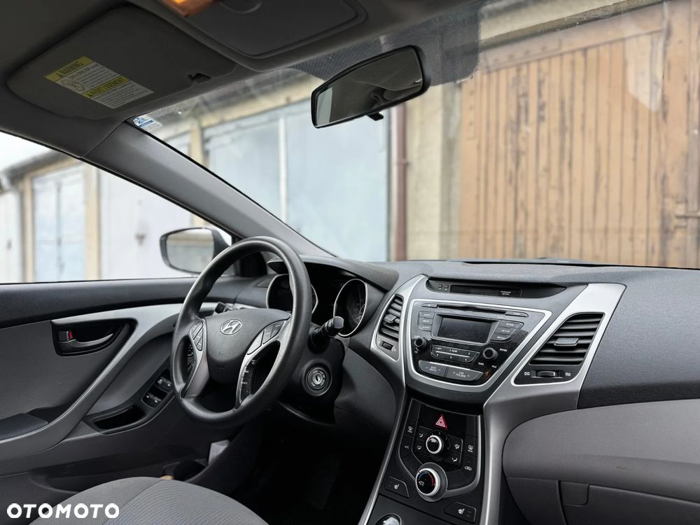 Hyundai Elantra - 21