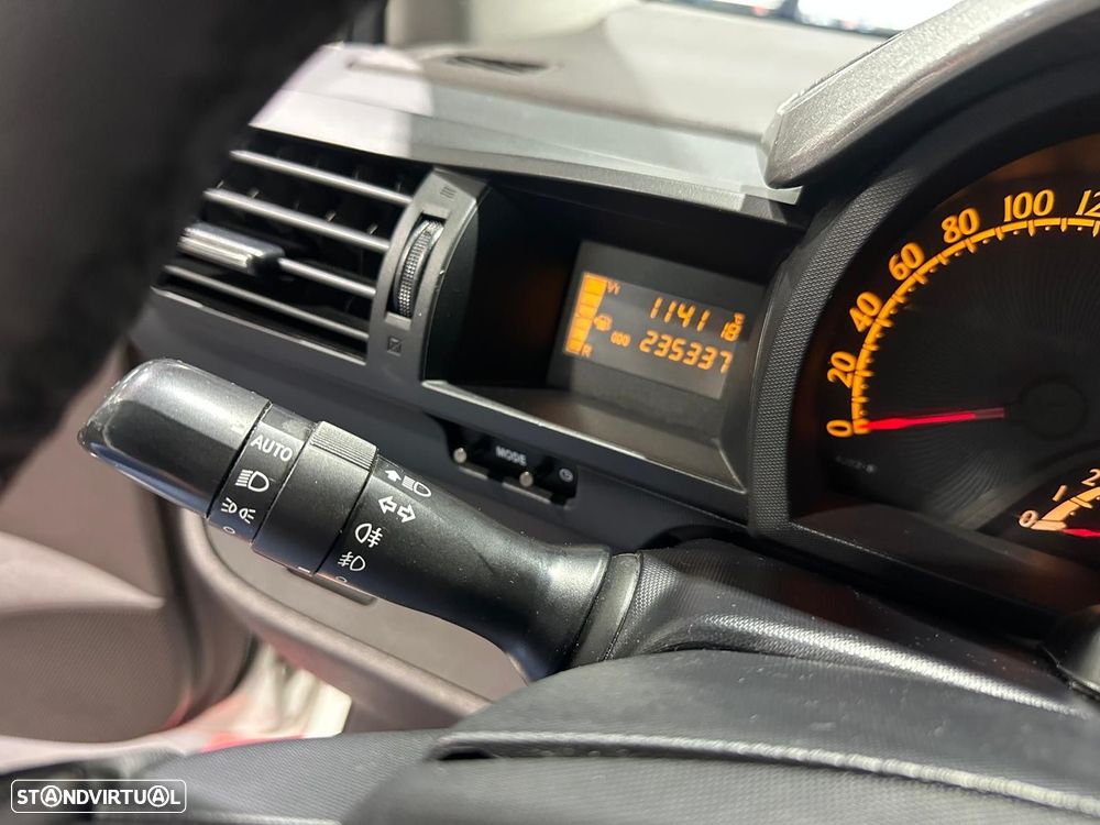 Toyota iQ 1.4 D-4D 2 EP+NAVI+Bluetooth - 34