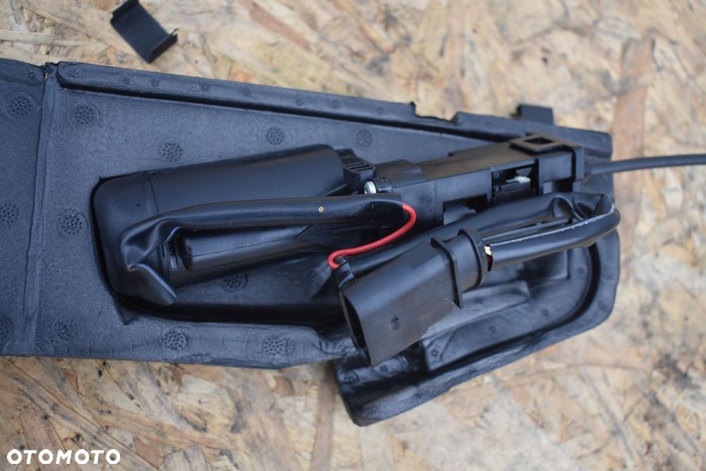 DOMYK KLAPY TYŁ AUDI A8 D3 4E0827383C - 4