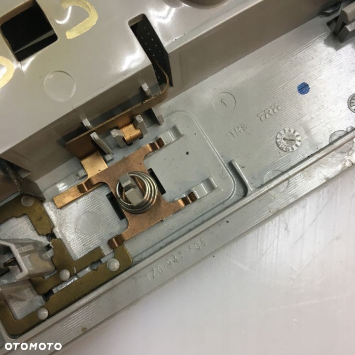LAMPKA PODSUFITKI SKODA OCTAVIA II 1Z0947105 - 4