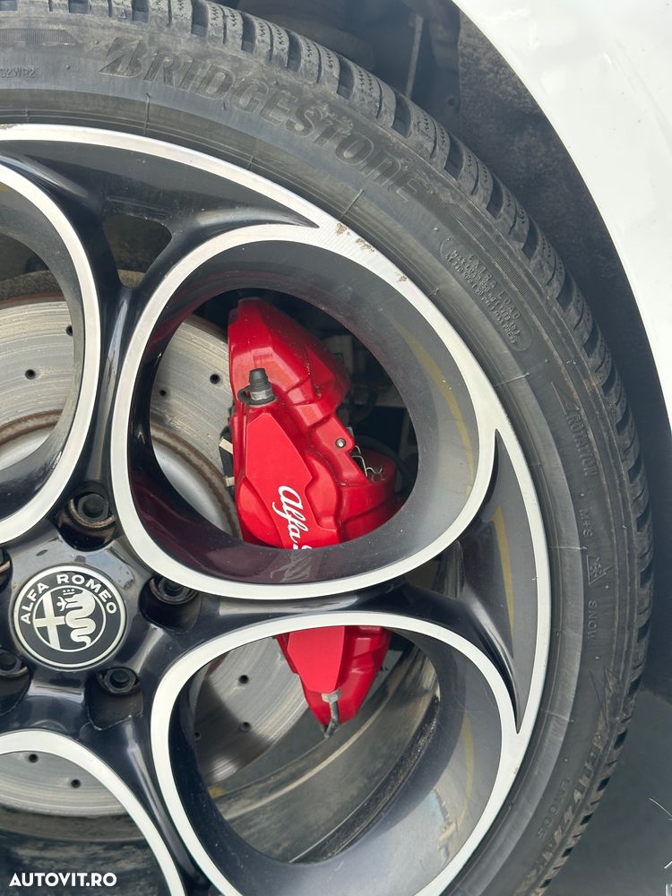 Alfa Romeo Giulia 2.0 Turbo AWD AT8 Veloce - 8