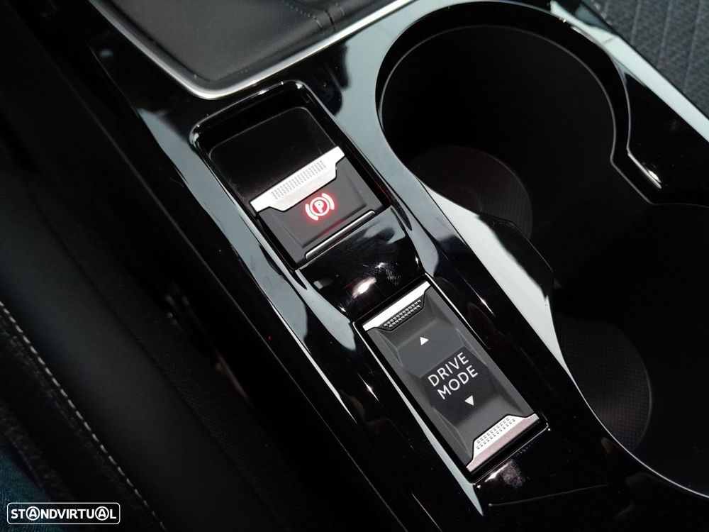 Peugeot 2008 1.2 PureTech Allure — fotografia 19