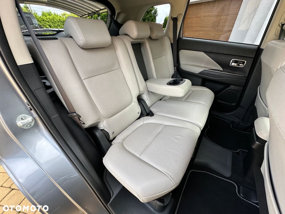 Mitsubishi Outlander - 26