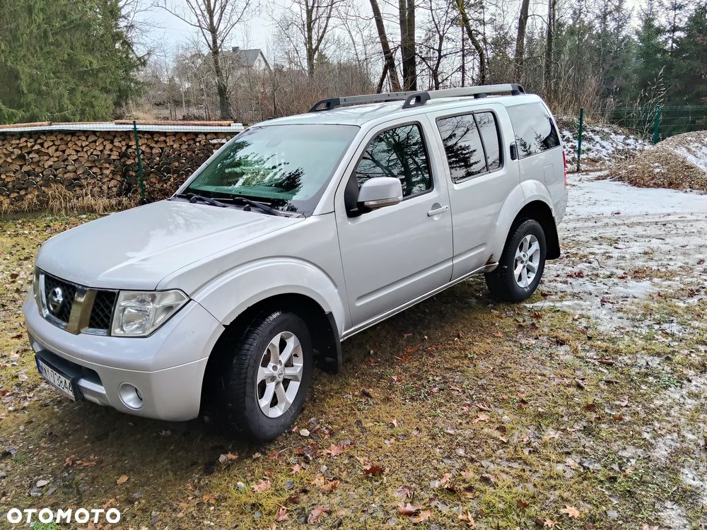 Nissan Pathfinder 2.5 D XE - 8
