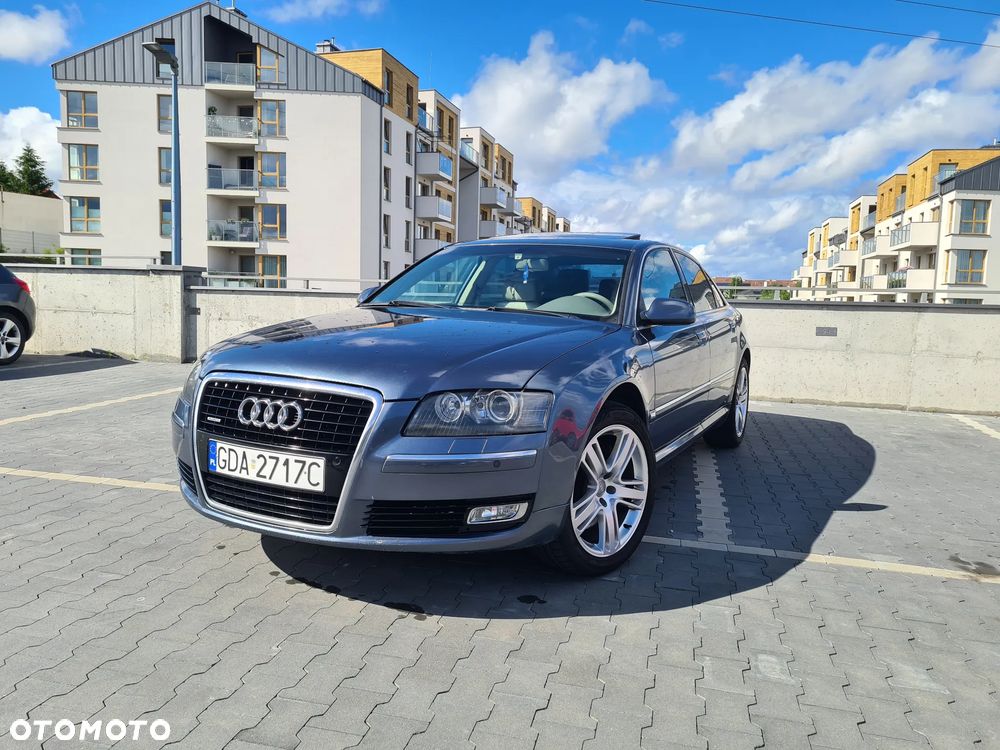 Audi A8 4.2 Quattro - 1