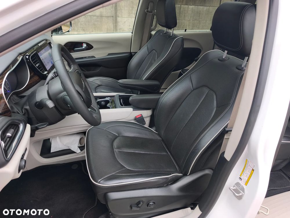 Chrysler Pacifica - 18