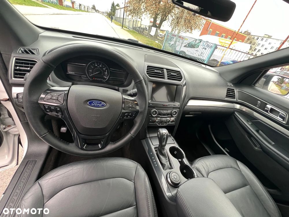 Ford Explorer EcoBoost Plug-in Hybrid ST-LINE - 18