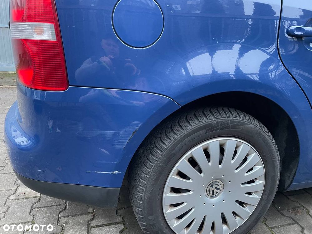 Volkswagen Touran 1.9 TDI Conceptline DSG - 4