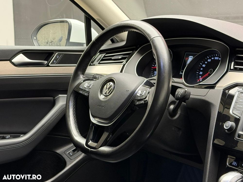 Volkswagen Passat Variant 2.0 TDI DSG 4Motion Highline - 12