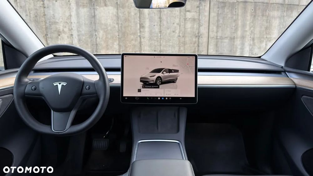 Tesla Model Y Long Range Dual Motor AWD - 8