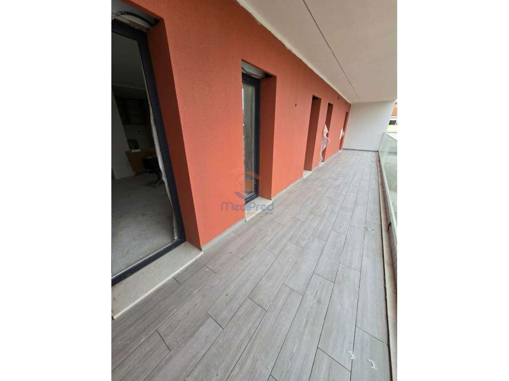Apartamento T2 NOVO, com Varanda (22 m2) e 1 Parqueamento | Caneças - Grande imagem: 3/71