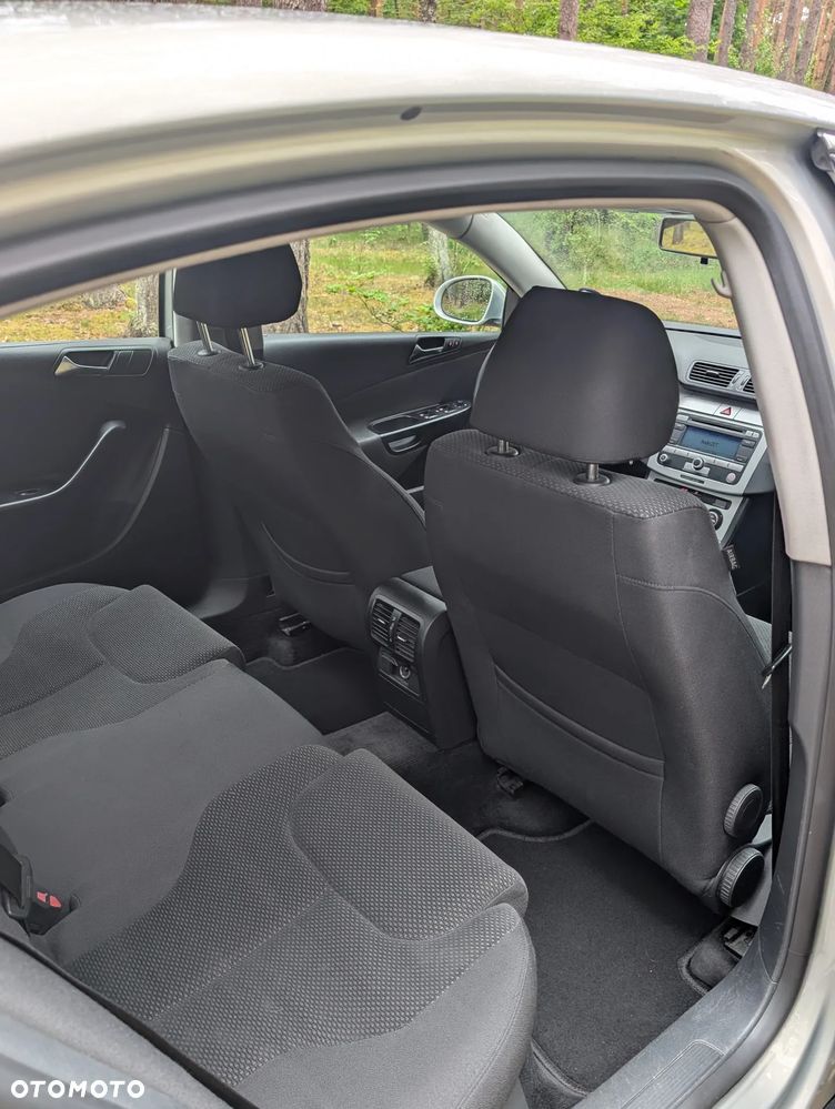Volkswagen Passat 2.0 TDI DPF Comfortline - 16