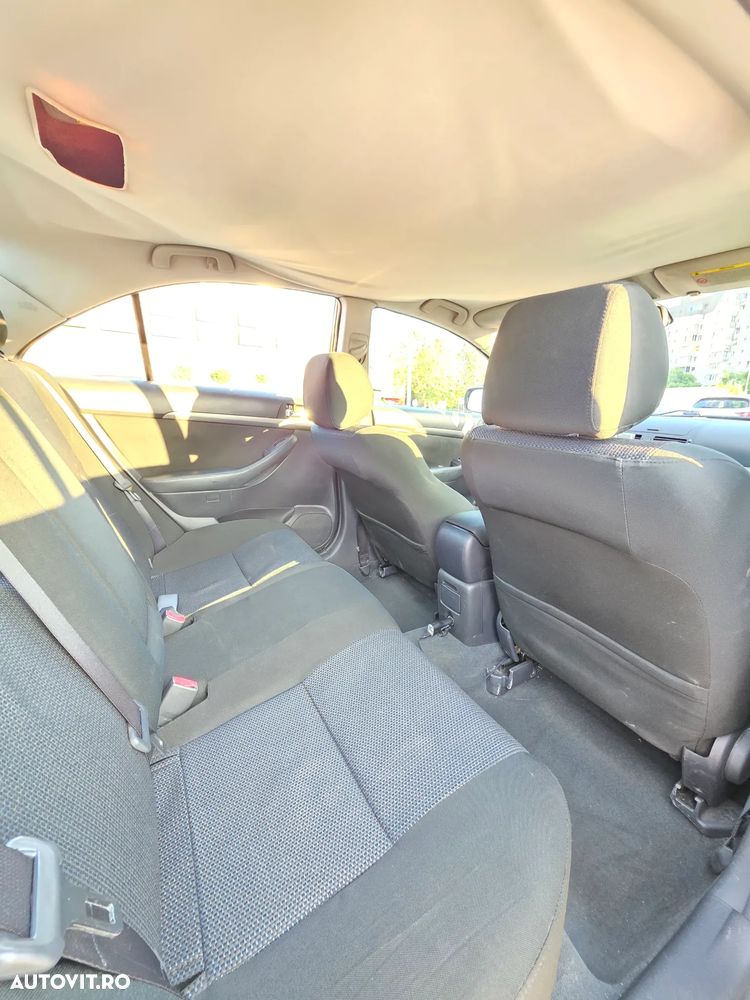 Toyota Avensis 1.8 Executiv - 12