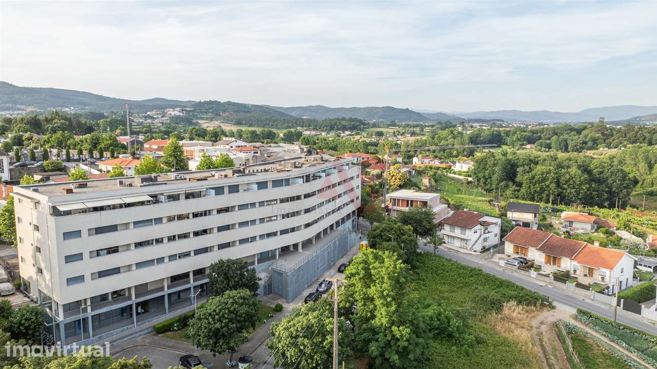 OPORTUNIDADE EXCLUSIVA: Apartamento T3 de Luxo, Totalmente Mobilado e - Grande imagem: 2/28