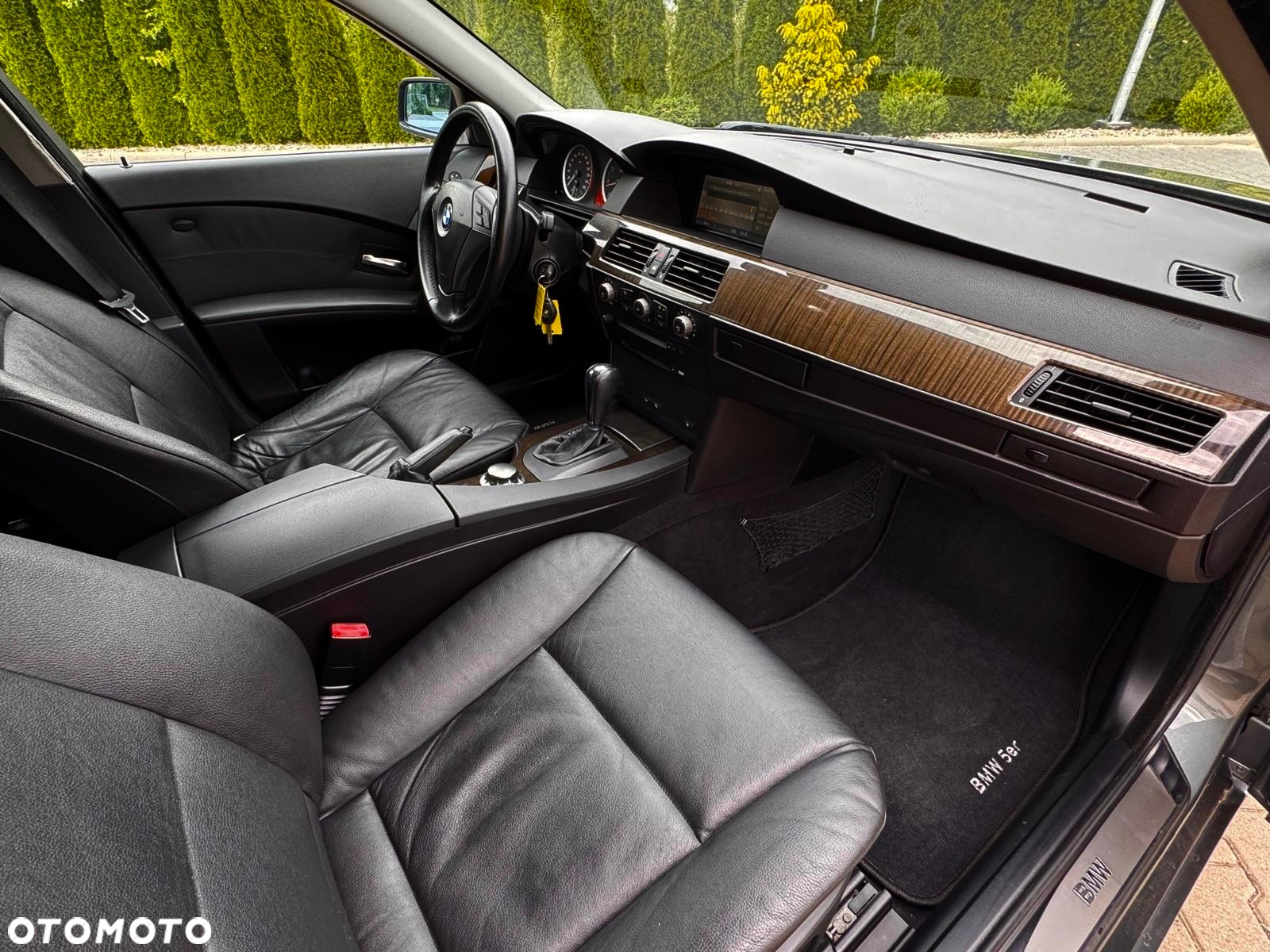 BMW Seria 5 545i - 27
