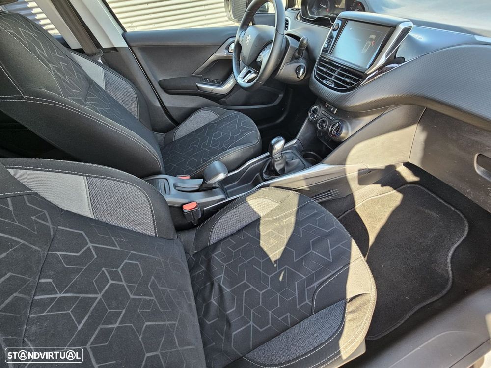 Peugeot 2008 1.6 BlueHDi Style - 27