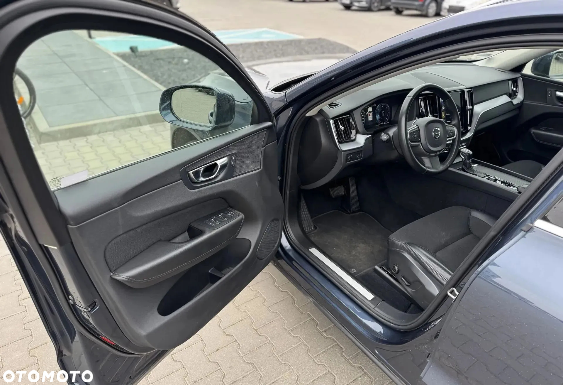 Volvo XC 60 D4 Momentum Pro - 22