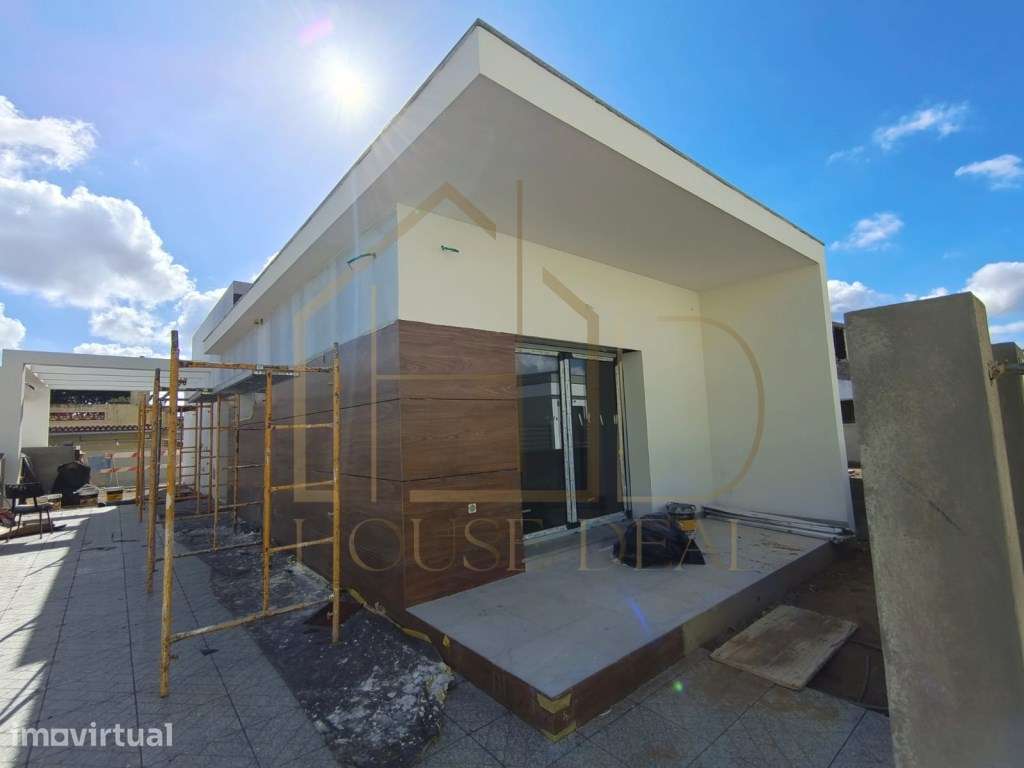 EXCELENTE Moradia T3 + 1 com Piscina. Pinhal do General. Fernão Ferro - Grande imagem: 3/32