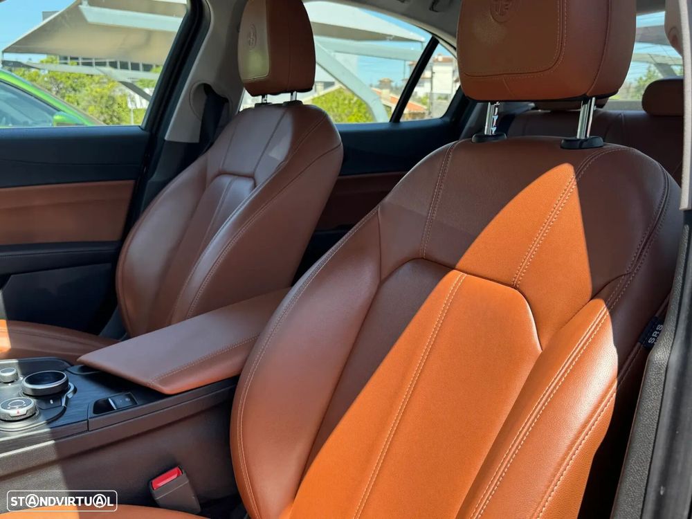 Alfa Romeo Giulia 2.2 Super - 12
